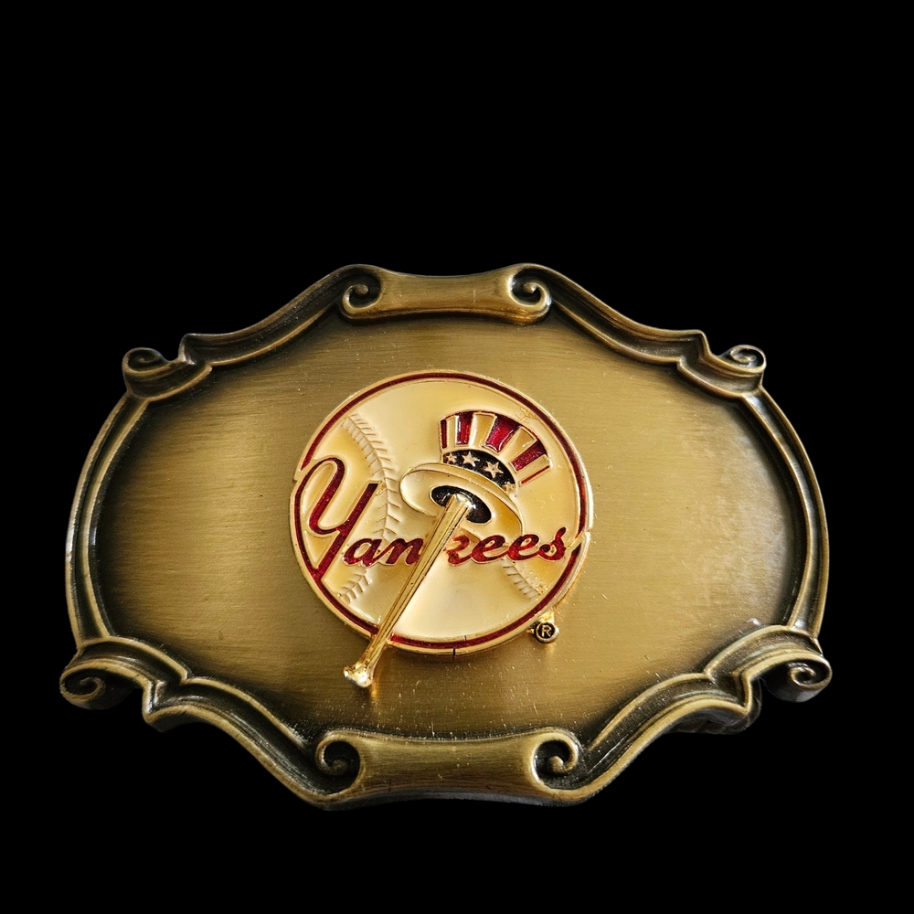 Vintage Yankees Gold Belt Buckle. (A39)
